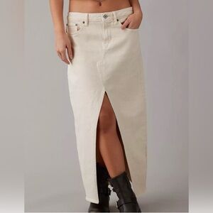 NEW American Eagle Low-Rise Slit Front Cream Denim Maxi Skirt Size 6